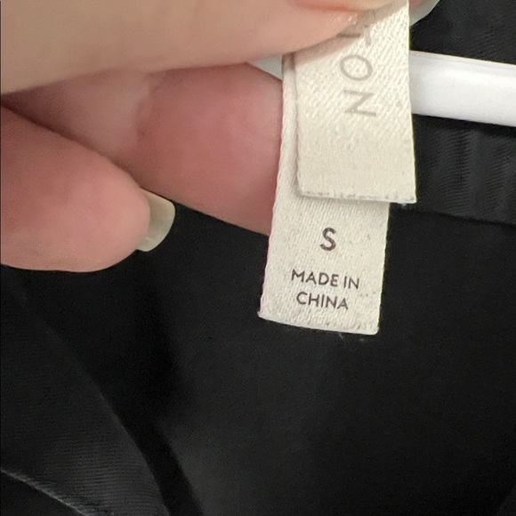 Babaton (Aritzia) 100% Lyocell Classic Black Button-Up Lightweight Shirt Size S - Picture 4 of 12